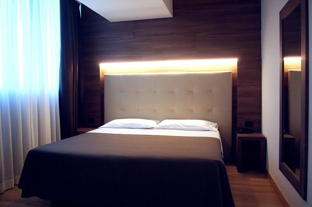 Golf Hotel Milano Opera Esterno foto