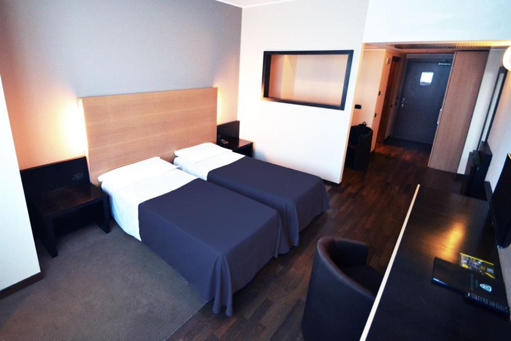 Golf Hotel Milano Opera Esterno foto