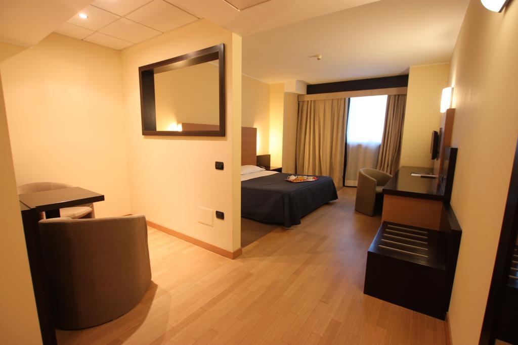 Golf Hotel Milano Opera Esterno foto