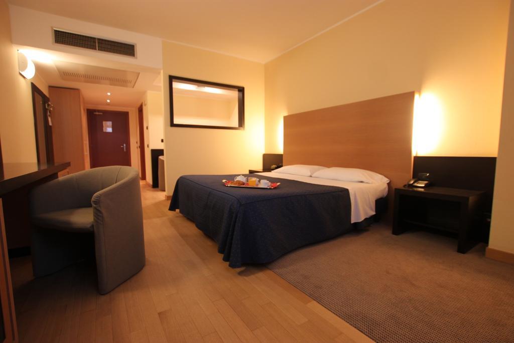 Golf Hotel Milano Opera Camera foto